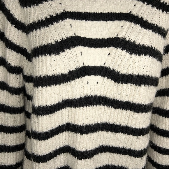 XL MAURICES BLACK WHITE STRIPED SWEATER LONG SLEEVE ROUND NECKLINE KNIT - Picture 3 of 12